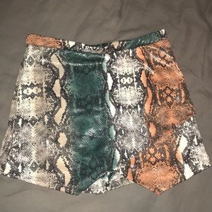 Brand new snake print skort